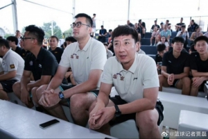 韩硕&张兆旭出席西城争霸赛开幕式 北控新帅哈里斯很快和球队会合